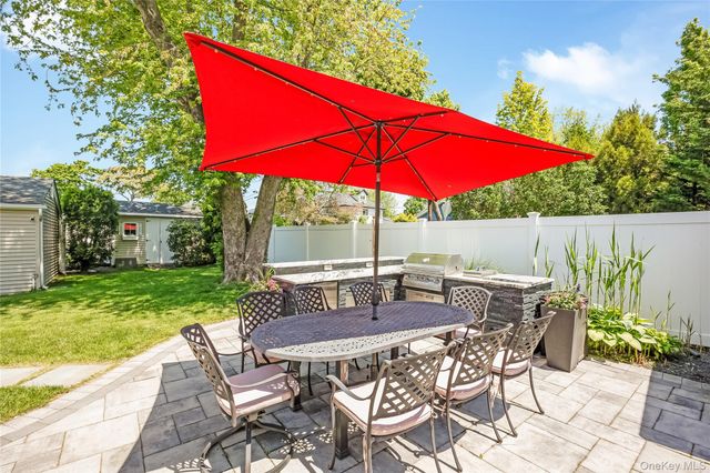427 Vanderbilt Boulevard, Oakdale, NY 11769