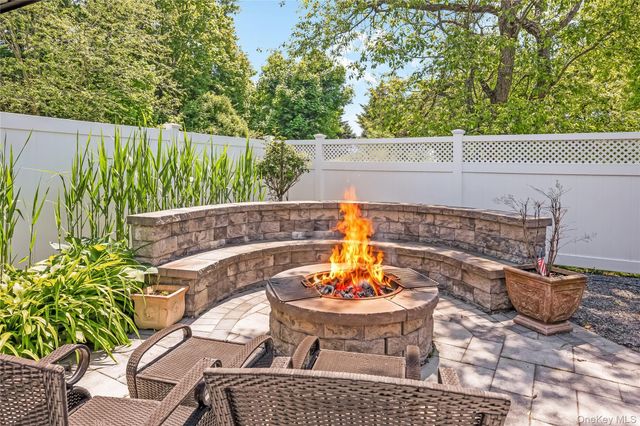 427 Vanderbilt Boulevard, Oakdale, NY 11769