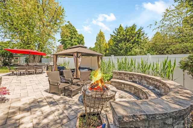 427 Vanderbilt Boulevard, Oakdale, NY 11769