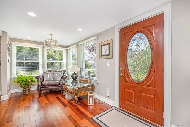 427 Vanderbilt Boulevard, Oakdale, NY 11769