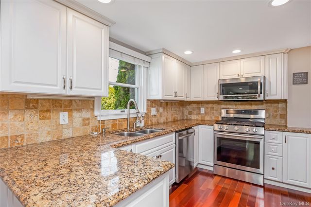 427 Vanderbilt Boulevard, Oakdale, NY 11769
