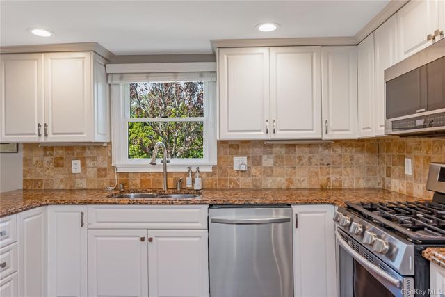 427 Vanderbilt Boulevard, Oakdale, NY 11769