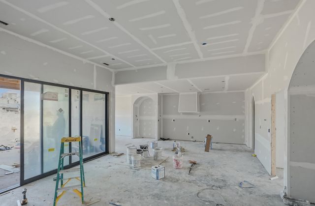 5201 WHISPER DR, Columbia, MO 65203