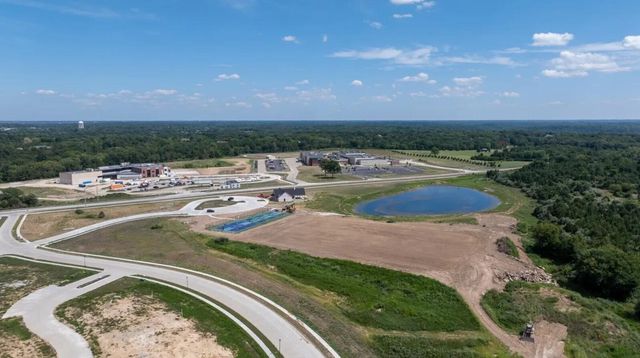 5201 WHISPER DR, Columbia, MO 65203