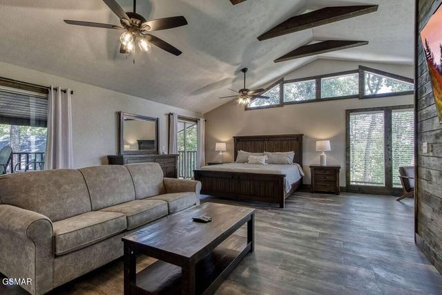 1120 Tanrac Trail, Gatlinburg, TN 37738