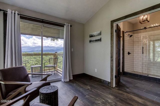 1120 Tanrac Trail, Gatlinburg, TN 37738