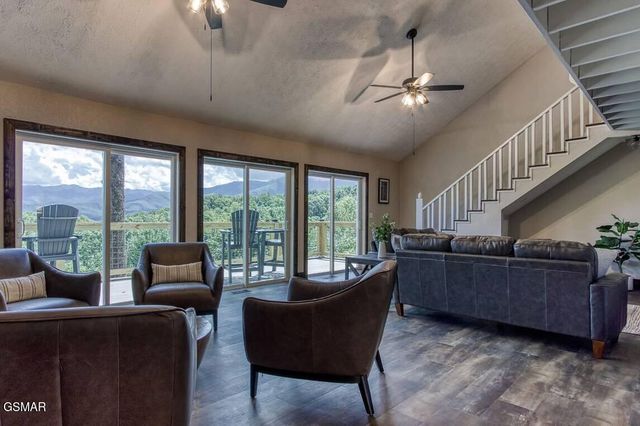 1120 Tanrac Trail, Gatlinburg, TN 37738