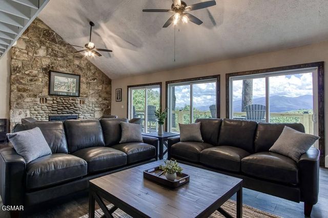 1120 Tanrac Trail, Gatlinburg, TN 37738