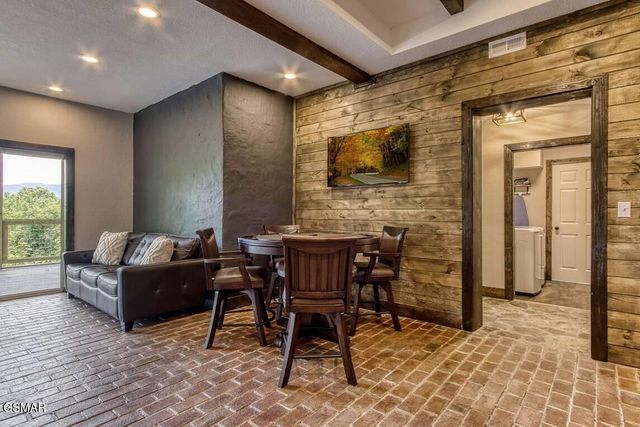 1120 Tanrac Trail, Gatlinburg, TN 37738