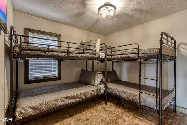 1120 Tanrac Trail, Gatlinburg, TN 37738