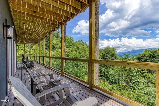 1120 Tanrac Trail, Gatlinburg, TN 37738