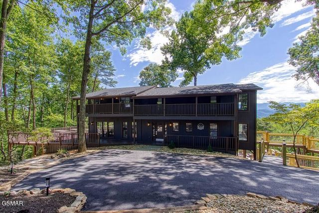 1120 Tanrac Trail, Gatlinburg, TN 37738