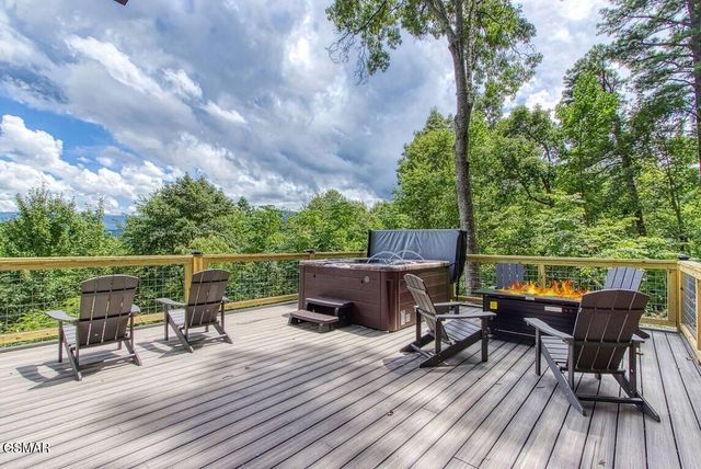 1120 Tanrac Trail, Gatlinburg, TN 37738