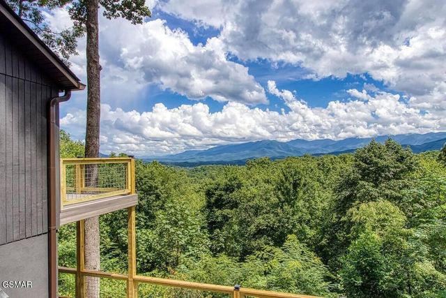 1120 Tanrac Trail, Gatlinburg, TN 37738