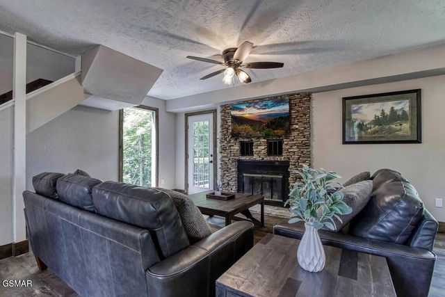 1120 Tanrac Trail, Gatlinburg, TN 37738