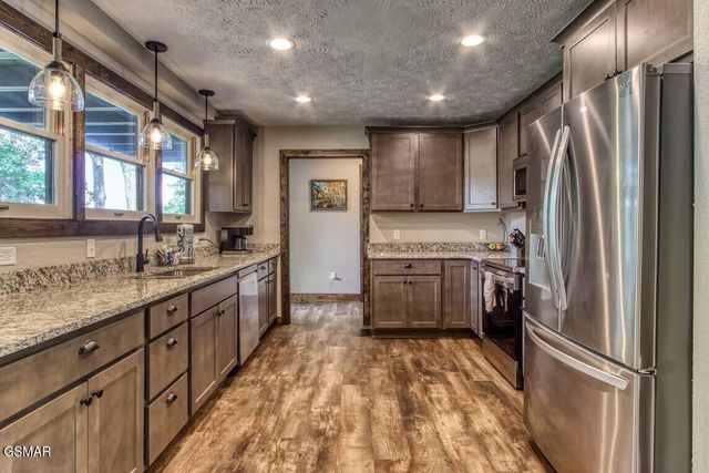 1120 Tanrac Trail, Gatlinburg, TN 37738