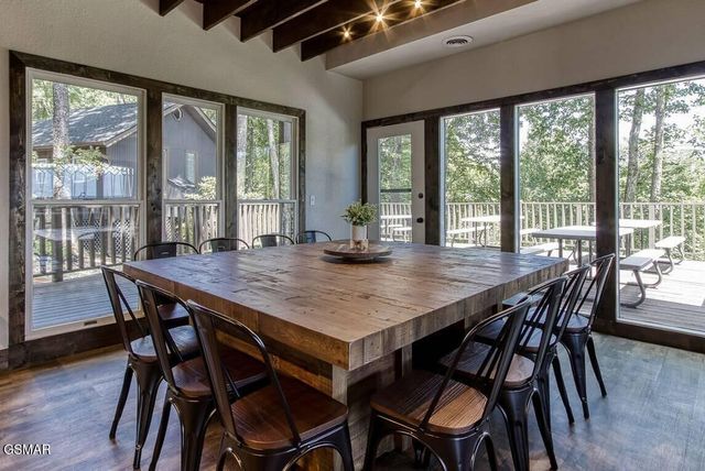 1120 Tanrac Trail, Gatlinburg, TN 37738