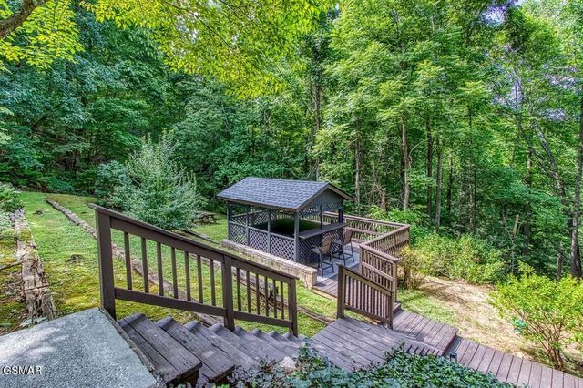 1120 Tanrac Trail, Gatlinburg, TN 37738