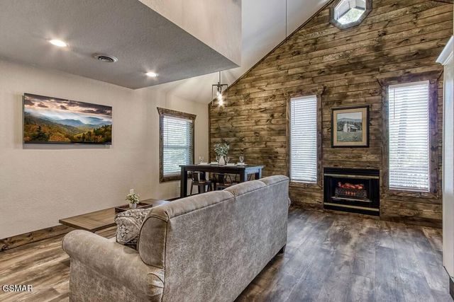 1120 Tanrac Trail, Gatlinburg, TN 37738