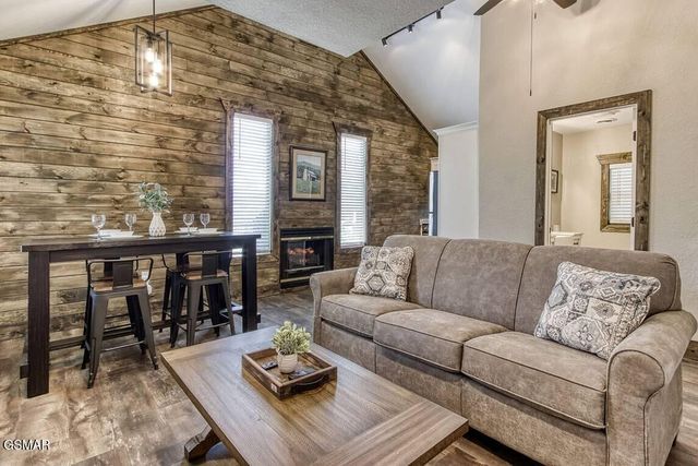 1120 Tanrac Trail, Gatlinburg, TN 37738