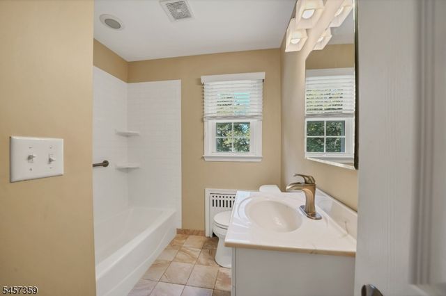59 Dreahook Rd, Branchburg Twp., NJ 08876