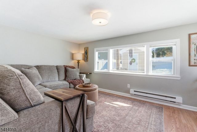 25 Bucknell Way, Hopatcong Boro, NJ 07843