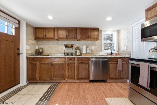 25 Bucknell Way, Hopatcong Boro, NJ 07843