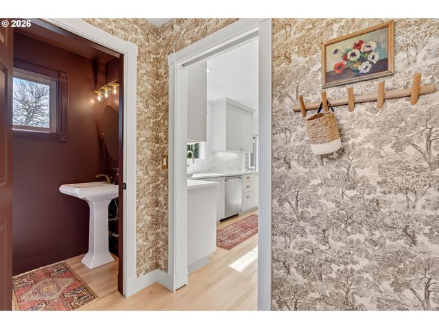 10455 Sw RIDGEVIEW Ln, Portland, OR 97219