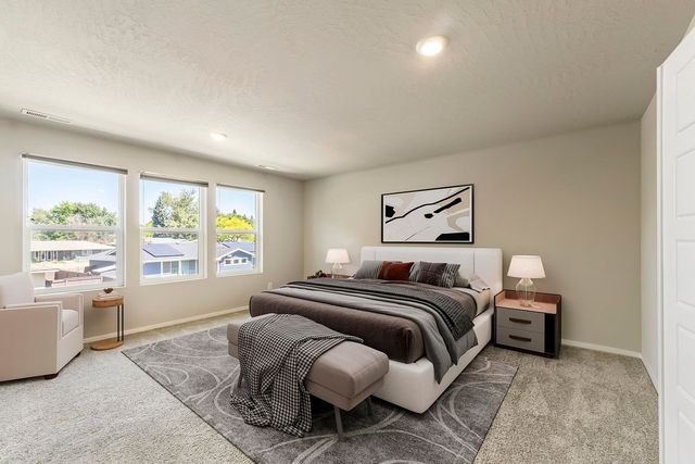 5912 W Jamestown Ln, Spokane, WA 99208