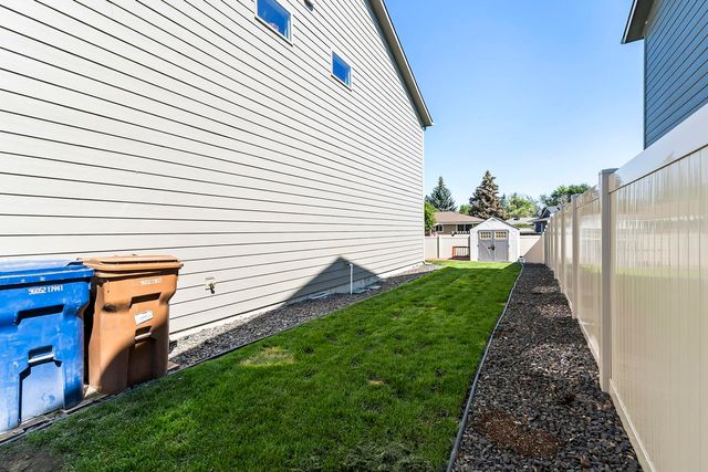 5912 W Jamestown Ln, Spokane, WA 99208