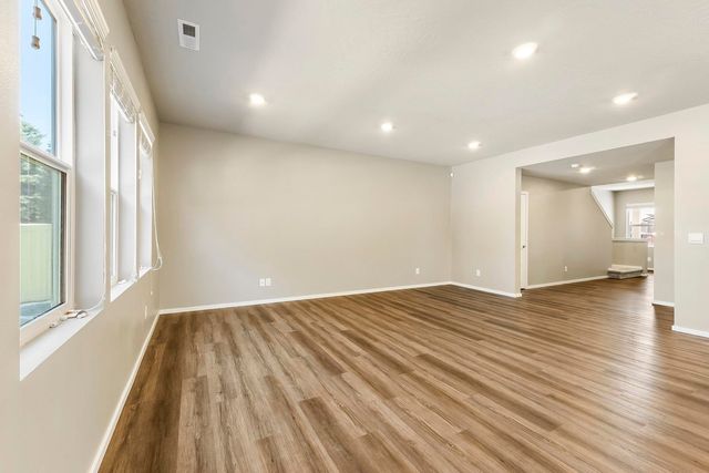 5912 W Jamestown Ln, Spokane, WA 99208