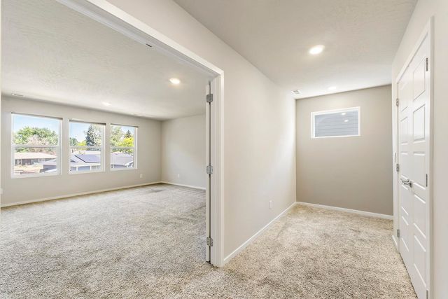 5912 W Jamestown Ln, Spokane, WA 99208