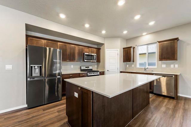 5912 W Jamestown Ln, Spokane, WA 99208