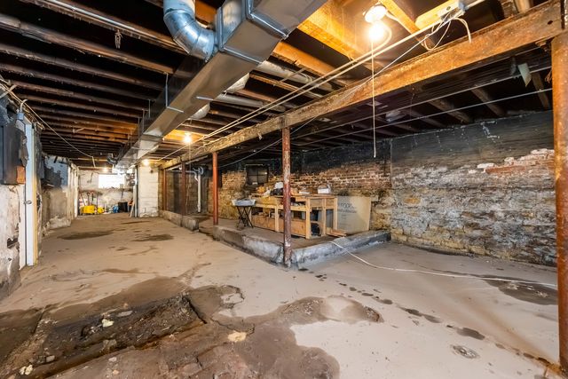 6504 S Maryland Avenue, Chicago, IL 60637