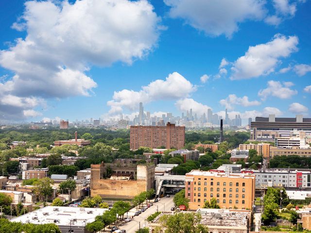 6504 S Maryland Avenue, Chicago, IL 60637