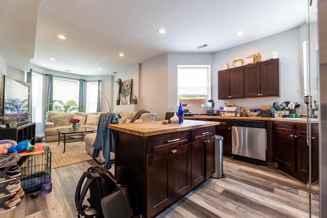 6504 S Maryland Avenue, Chicago, IL 60637