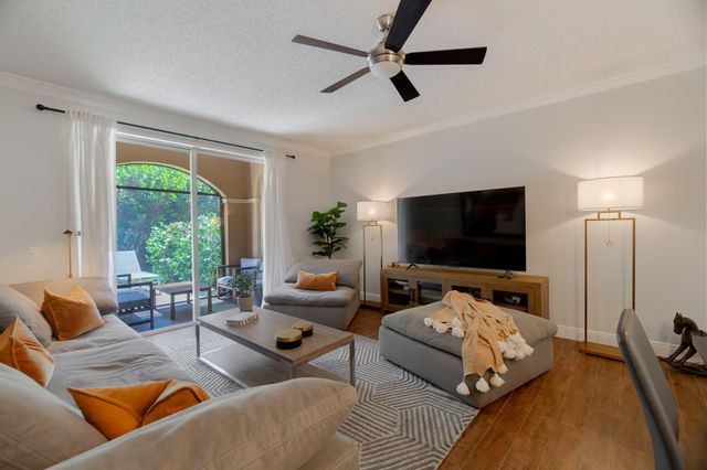 11785 St Andrews Place Apt 106, Wellington, FL 33414