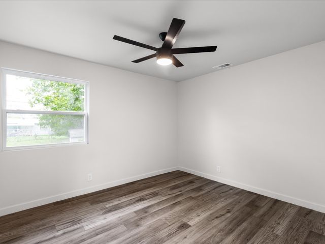 6271 Ava Court Drive, Fort Worth, TX 76112