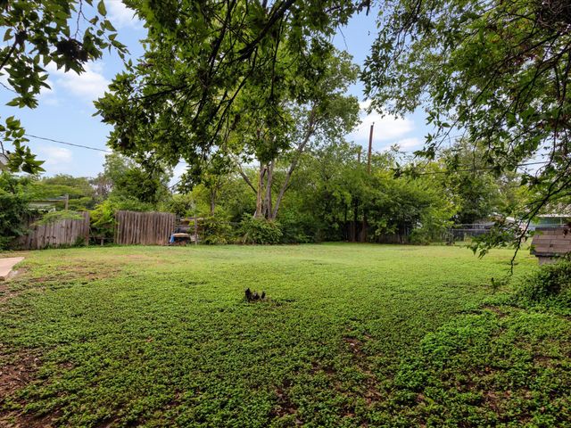 6271 Ava Court Drive, Fort Worth, TX 76112