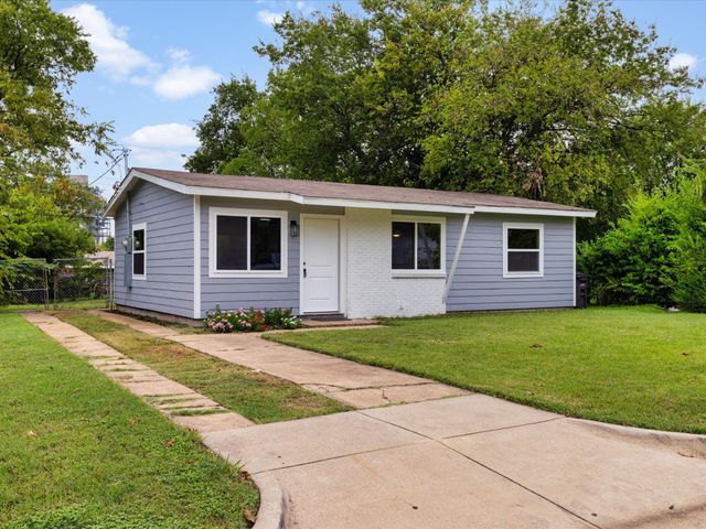 6271 Ava Court Drive, Fort Worth, TX 76112
