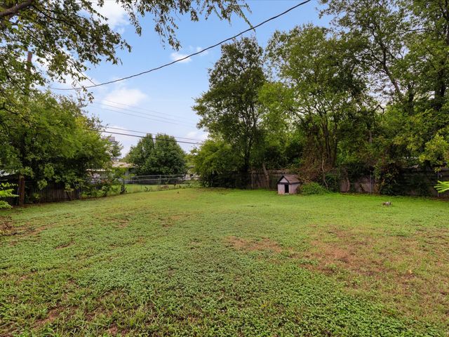6271 Ava Court Drive, Fort Worth, TX 76112
