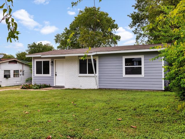 6271 Ava Court Drive, Fort Worth, TX 76112