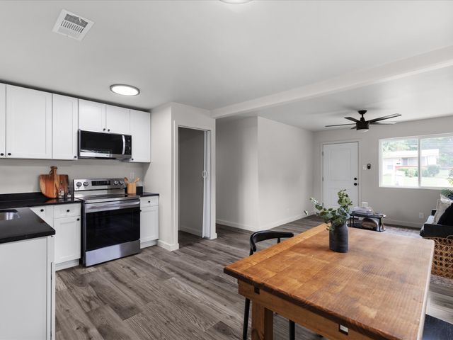 6271 Ava Court Drive, Fort Worth, TX 76112