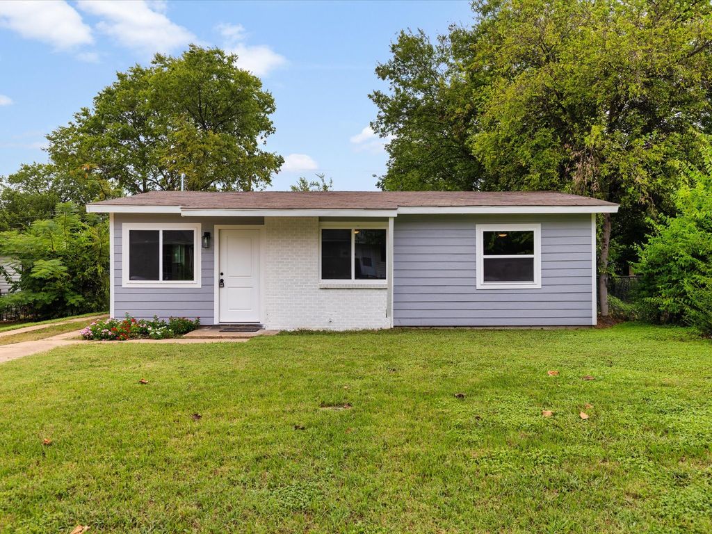 6271 Ava Court Drive, Fort Worth, TX 76112
