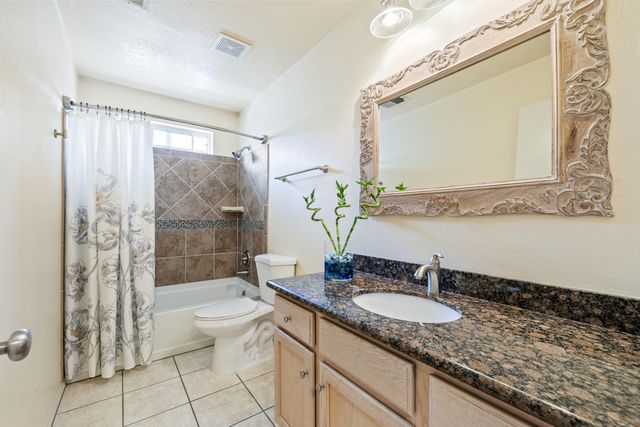 9205 Halyard Road NW, Albuquerque, NM 87121