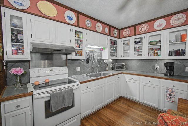 30266 S Hickory Lane, Cookson, OK 74427