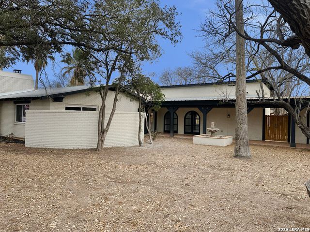 1228 E San Marcos St, Pearsall, TX 78061