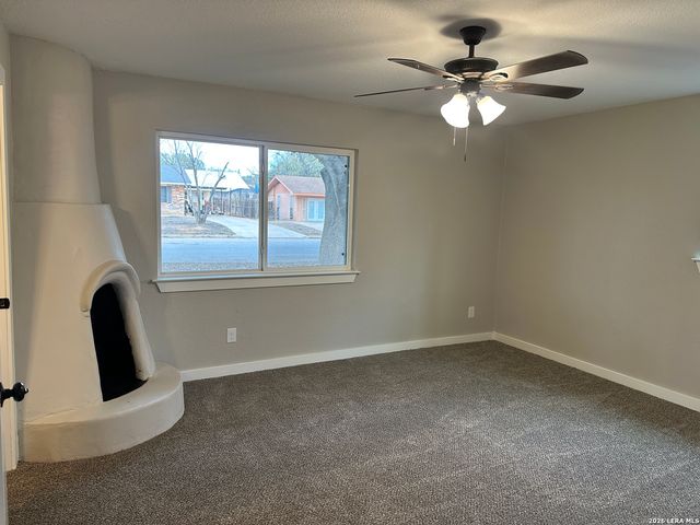 1228 E San Marcos St, Pearsall, TX 78061