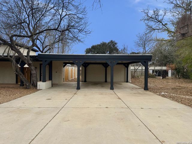 1228 E San Marcos St, Pearsall, TX 78061