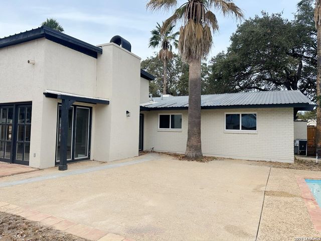 1228 E San Marcos St, Pearsall, TX 78061